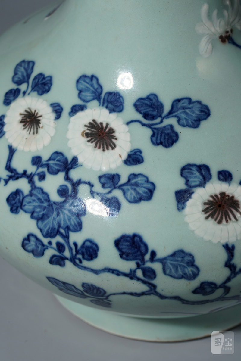 清乾隆 青釉青花釉里红重阳菊艳图撇口瓶 - 图13